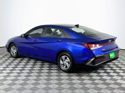 Used 2024 Hyundai Elantra SE FWD image 6