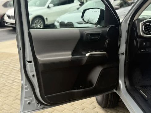 Used 2020 Toyota Tacoma SR5 image 11
