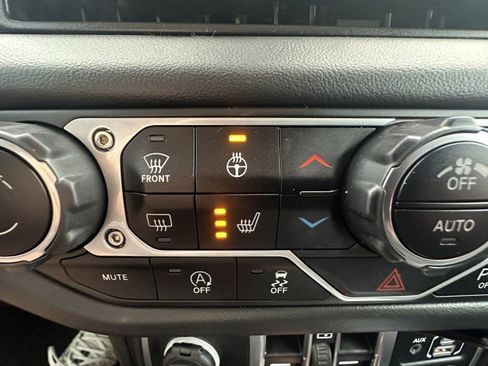 Used 2024 Jeep Wrangler Unlimited Sahara w/ Safety Group image 28