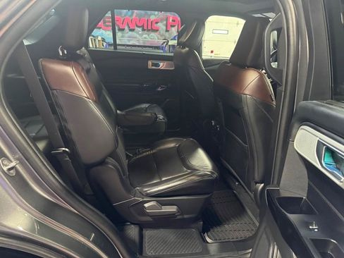 Used 2023 Ford Explorer Platinum w/ Technology Package AWD/4WD image 15