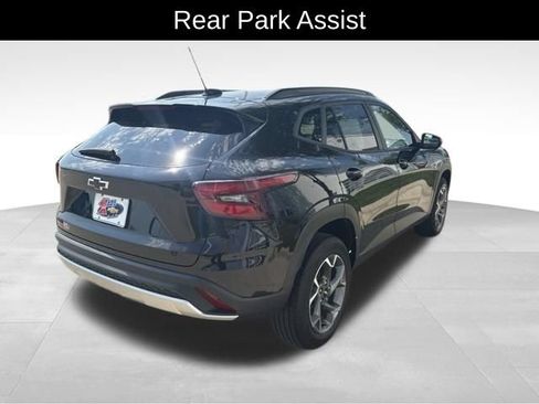 Used 2024 Chevrolet Trax LT w/ Driver Confidence Package FWD image 8