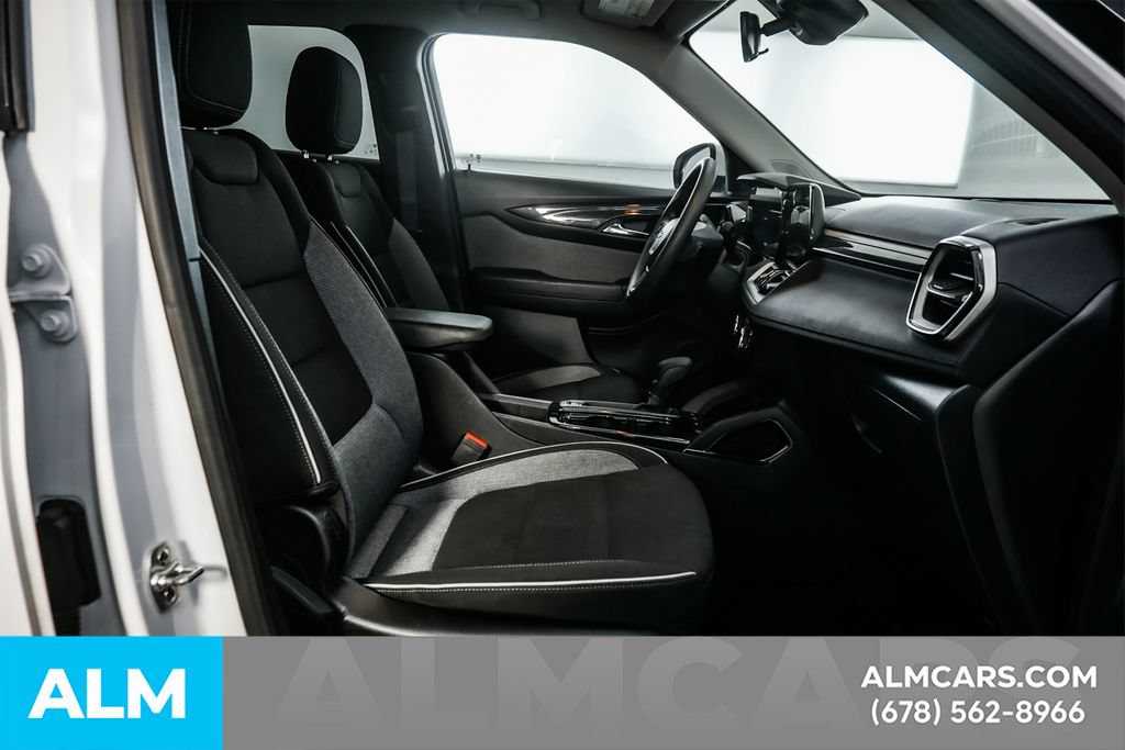 Used 2025 Chevrolet TrailBlazer LT FWD image 19