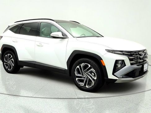 Used 2025 Hyundai Tucson Limited AWD/4WD image 3