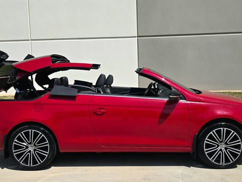 Used 2013 Volkswagen Eos FWD image 9