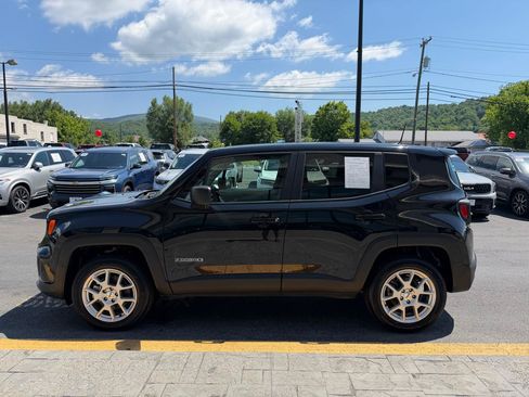 Used 2023 Jeep Renegade Latitude AWD/4WD image 5