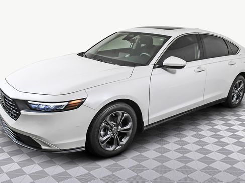 Used 2023 Honda Accord EX image 4