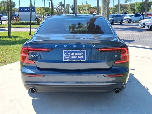 Used 2021 Volvo S60 T5 Momentum image 5