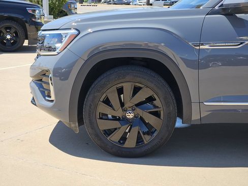 Used 2024 Volkswagen Atlas Cross Sport SEL R-Line AWD/4WD image 10