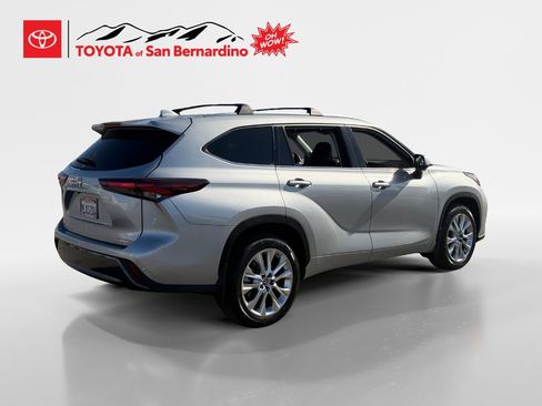 Used 2024 Toyota Highlander Limited image 5