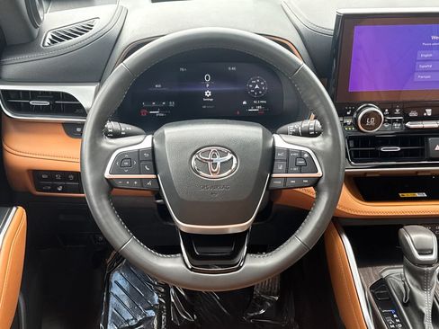 Used 2024 Toyota Highlander Platinum AWD/4WD image 14