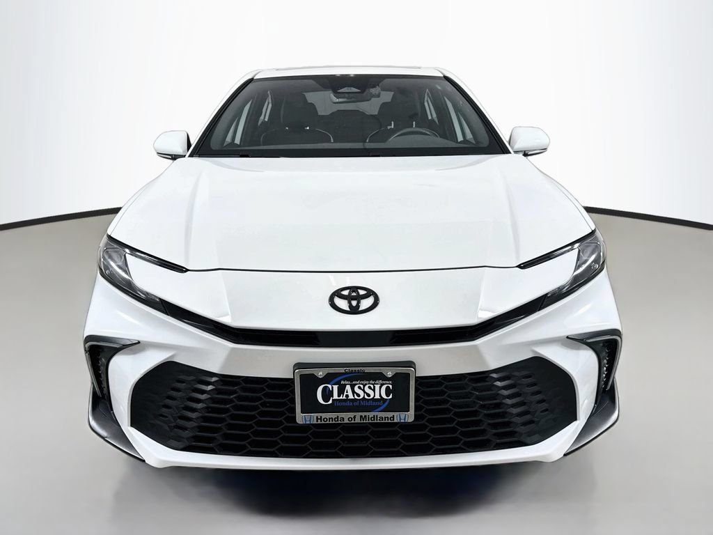 Used 2025 Toyota Camry SE w/ Convenience Package FWD image 2