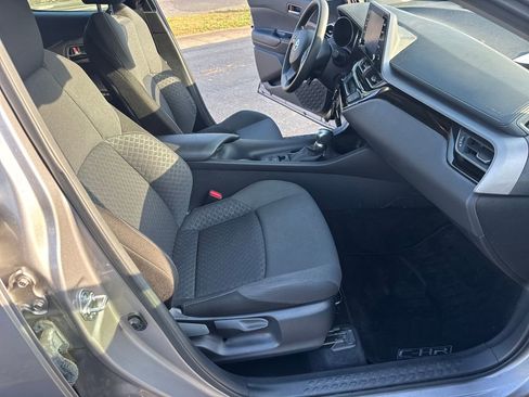 Used 2020 Toyota C-HR LE FWD image 41