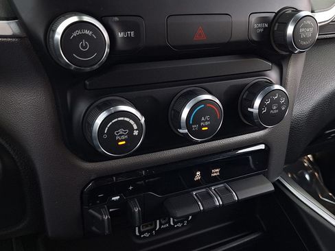 Used 2020 RAM 1500 Big Horn AWD/4WD image 22