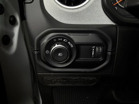 Used 2025 Jeep Wrangler Unlimited Sahara AWD/4WD image 18