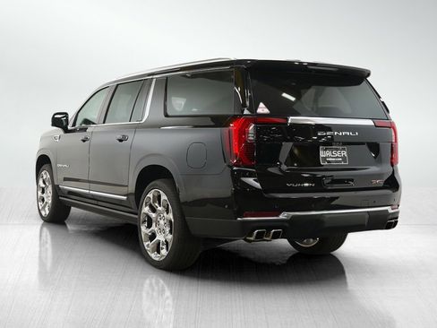 Used 2025 GMC Yukon XL Denali w/ Denali Reserve Package AWD/4WD image 3