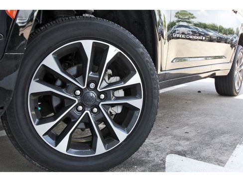 Used 2023 Jeep Grand Cherokee Overland AWD/4WD image 29