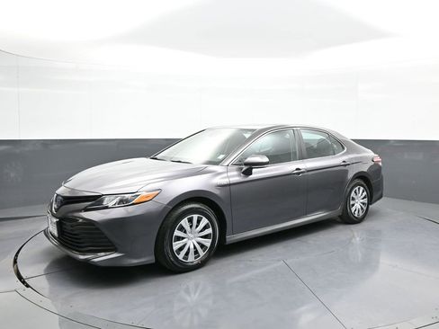 Certified 2019 Toyota Camry LE image 10