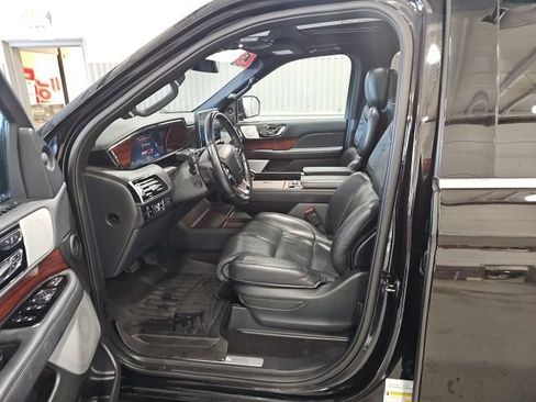 Used 2023 Lincoln Navigator L Reserve AWD/4WD image 9