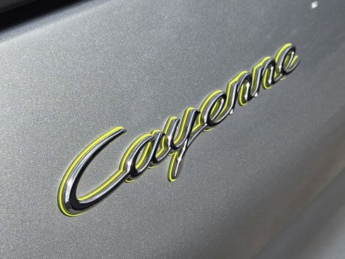 Used 2022 Porsche Cayenne E-Hybrid Coupe image 14