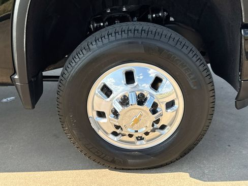 Used 2026 Chevrolet Silverado 3500 LTZ w/ LTZ Convenience Package AWD/4WD image 10