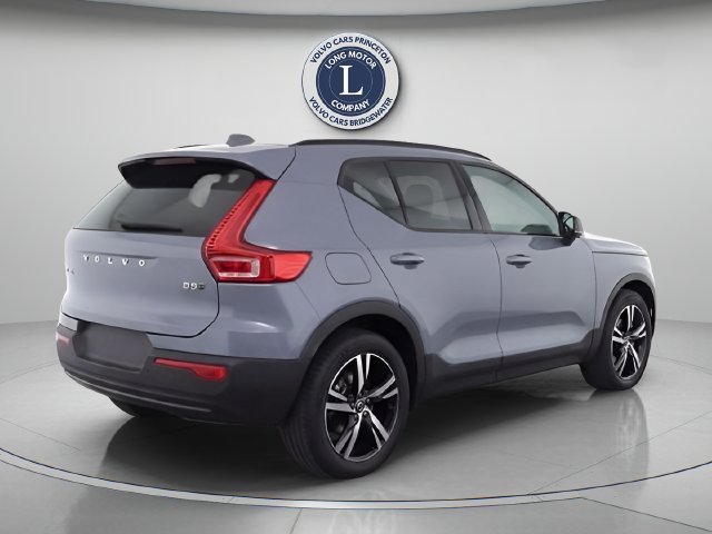 New 2026 Volvo XC40 B5 Core w/ Climate Package AWD/4WD image 5
