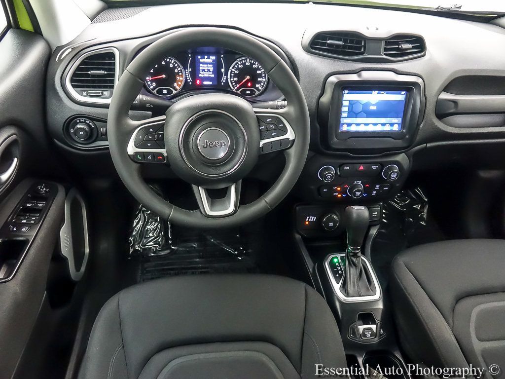 Used 2018 Jeep Renegade Latitude w/ Popular Equipment Group AWD/4WD image 12