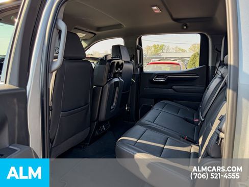 Used 2025 GMC Sierra 1500 SLT image 17