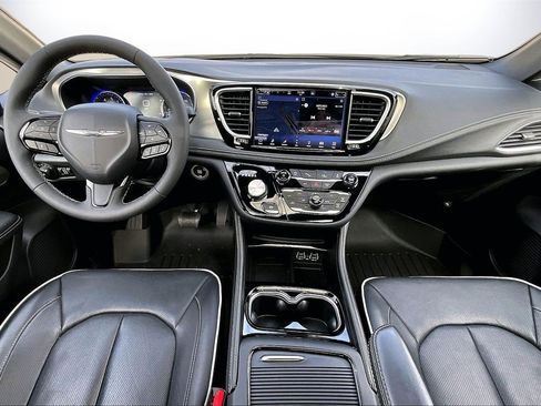 Used 2023 Chrysler Pacifica Limited w/ S Appearance Package image 14