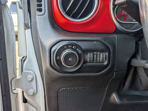 Used 2021 Jeep Wrangler Unlimited Rubicon w/ Cold Weather Group AWD/4WD image 19