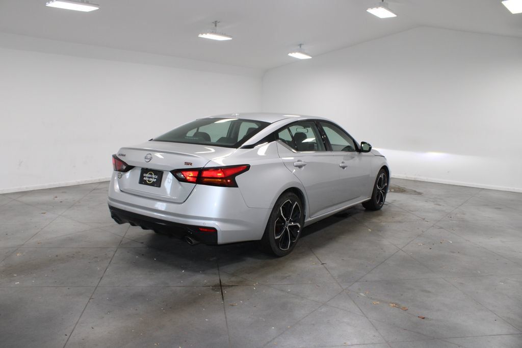 Used 2024 Nissan Altima 2.5 SR FWD image 9