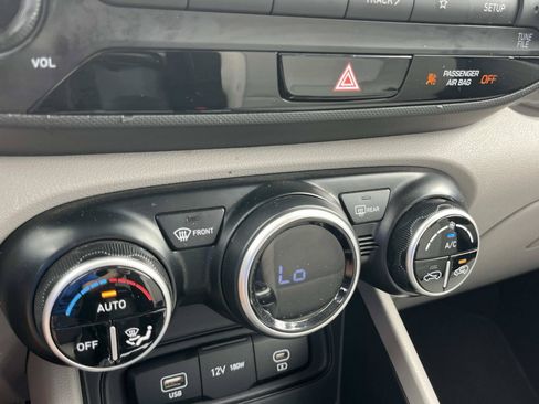 Used 2024 Hyundai Venue SEL FWD image 31