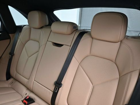 Certified 2026 Porsche Macan AWD/4WD image 6