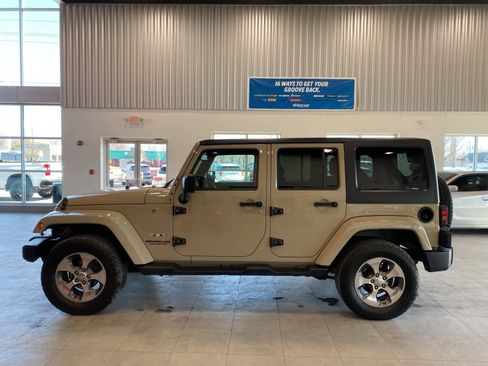 Used 2017 Jeep Wrangler Unlimited Sahara w/ Connectivity Group image 2