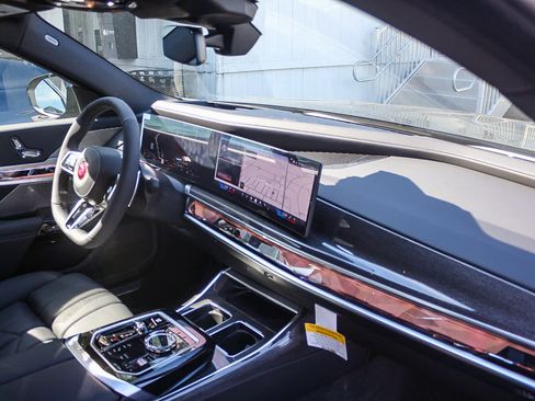 New 2026 BMW 740i image 16