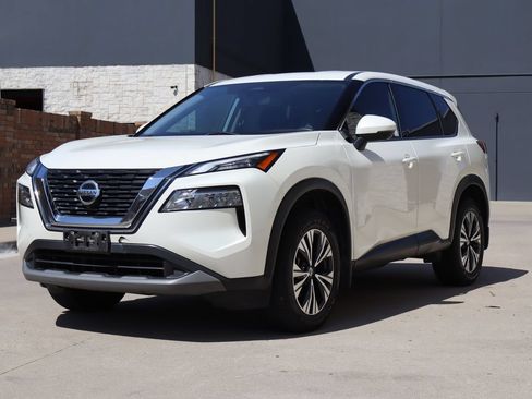 Used 2021 Nissan Rogue SV FWD image 2