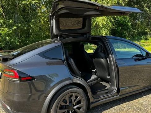 Used 2024 Tesla Model X AWD/4WD image 12