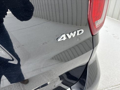 Used 2018 Ford Explorer Limited image 9