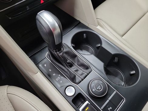 Used 2021 Volkswagen Atlas SE image 32