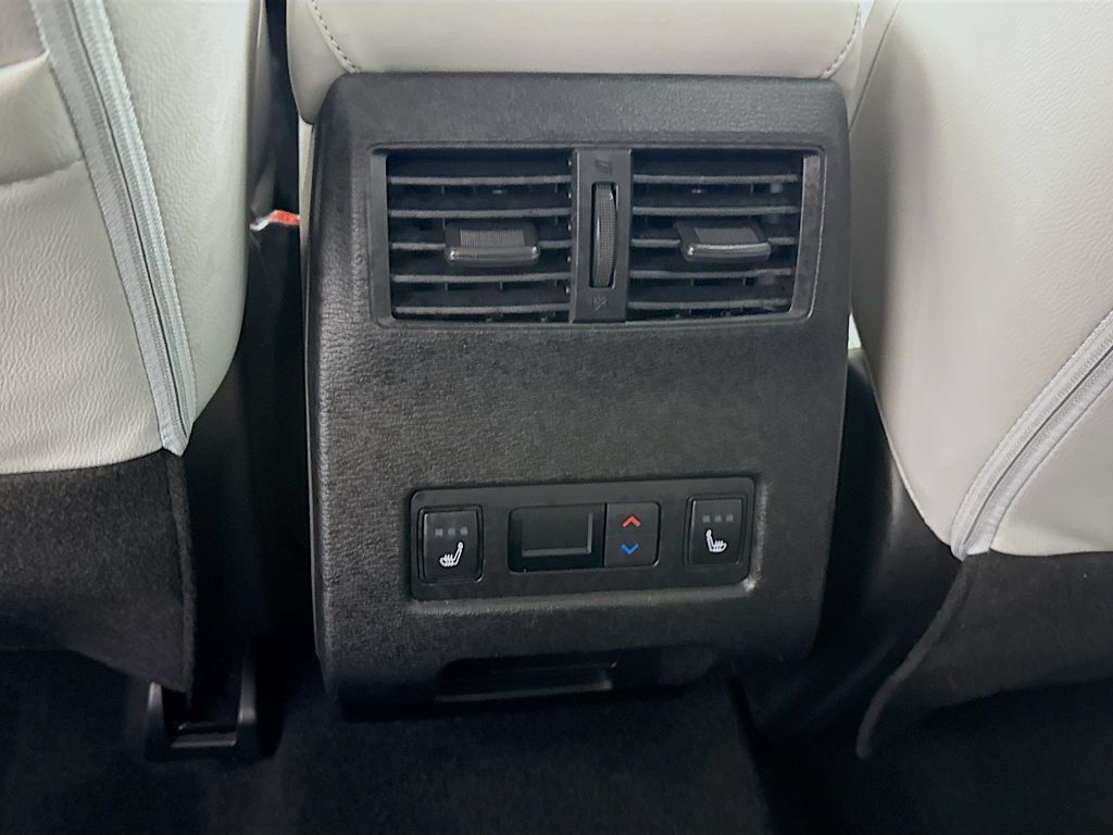 Used 2023 Mitsubishi Outlander SEL AWD/4WD image 28