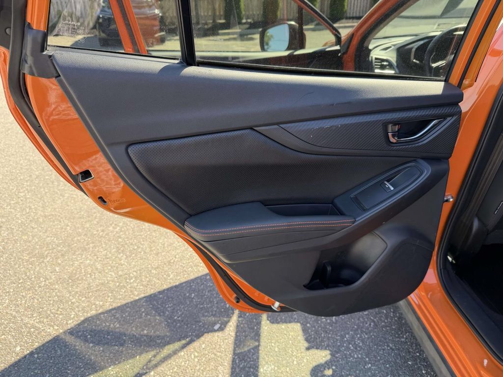 Used 2020 Subaru Crosstrek 2.0i Limited w/ Moonroof Package w/Navigation AWD/4WD image 19