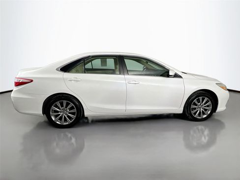 Used 2016 Toyota Camry LE image 7