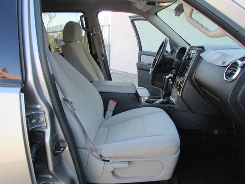 Used 2008 Ford Explorer XLT image 27