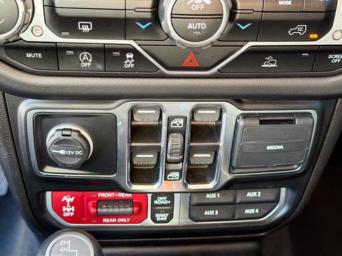 Used 2024 Jeep Wrangler Rubicon image 31