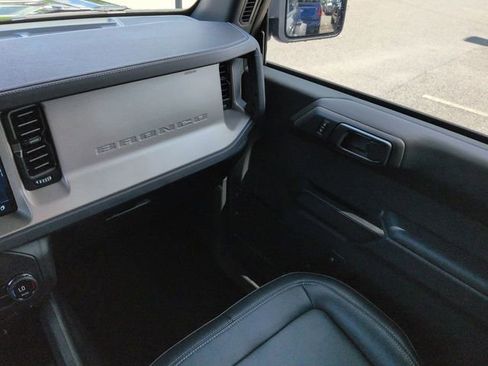 Used 2025 Ford Bronco Outer Banks w/ Sasquatch Package AWD/4WD image 17