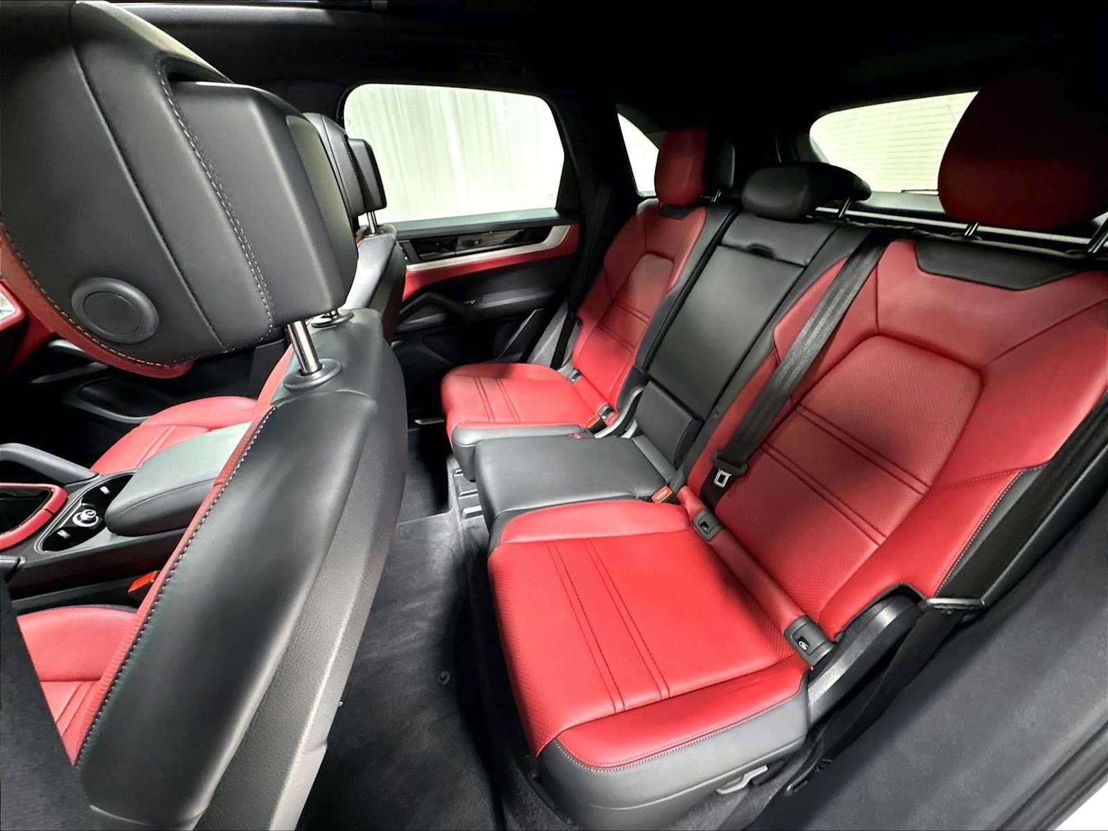 Used 2026 Porsche Cayenne AWD/4WD image 30