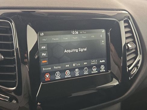 Used 2019 Jeep Compass Latitude FWD image 19