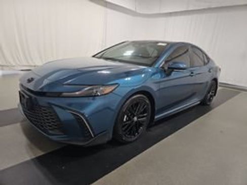 Used 2026 Toyota Camry SE w/ Convenience Package FWD image 1