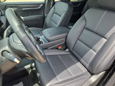 Used 2026 GMC Acadia Elevation w/ Elevation Premium Package AWD/4WD image 16