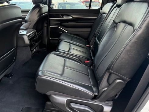 Used 2024 Jeep Wagoneer Series II w/ Flexible Seating Group RWD image 28