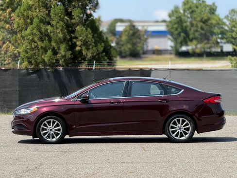 Used 2017 Ford Fusion SE FWD image 8